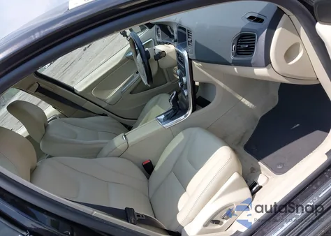 2015 Volvo S60 T5 Premier z USA, uszkodzony, nr VIN YV126MFKXF2351397